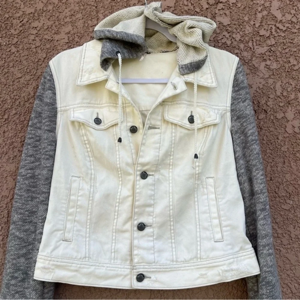 Free People distressed denim jacket with knit sleeves and hood - Size‎ M - Picture 4 of 12